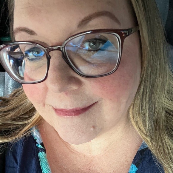 Meet your Posher, Alisa - Picture 1 of 3